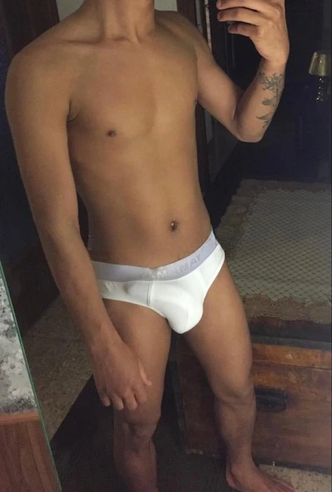 Carlos — 3 / 4