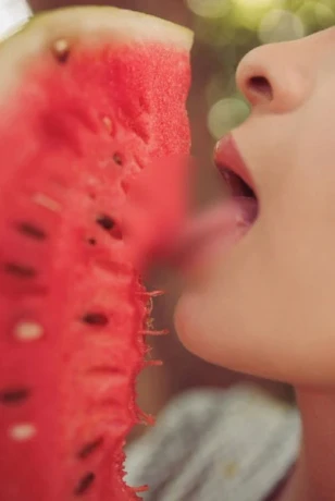 Luiza Brasil 20 J. — 1 / 3