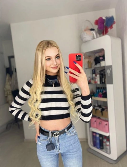Claudia — 2 / 3