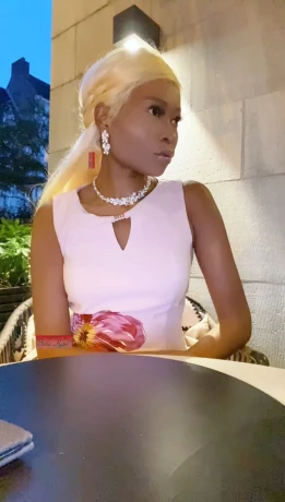 Bella Rose 🌹 — 2 / 9