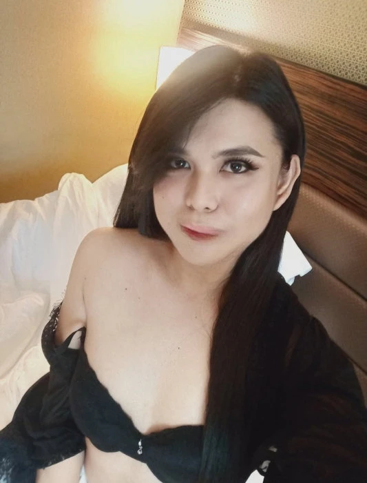 Ladyboy Manika — 2 / 5
