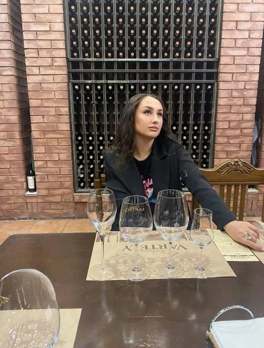 Nina — 7 / 9