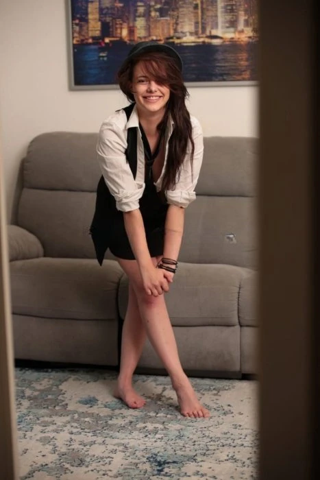 Angie — 5 / 8