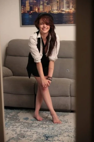 Angie — 5 / 8