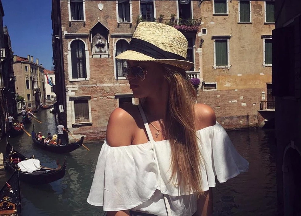 Karolina — 3 / 6