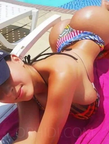 Naomi S*xbombe — 17 / 18