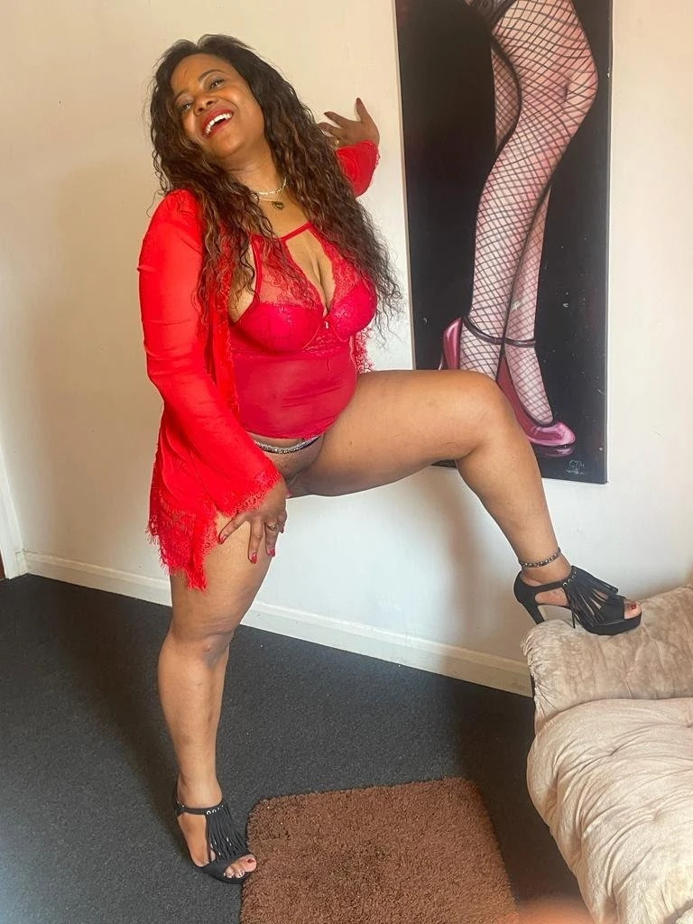 Latina Love — 5 / 6