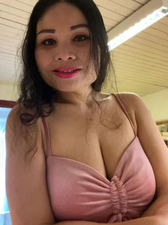 Thai Lady In Zwillikon — 3 / 4