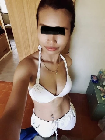 Sexy Thai Girl In Winterthur — 1 / 3