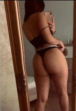 Gabi Bei Mona Roses — 1 / 3