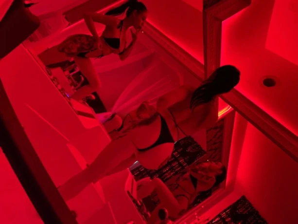 Larisa Minnie — 2 / 3