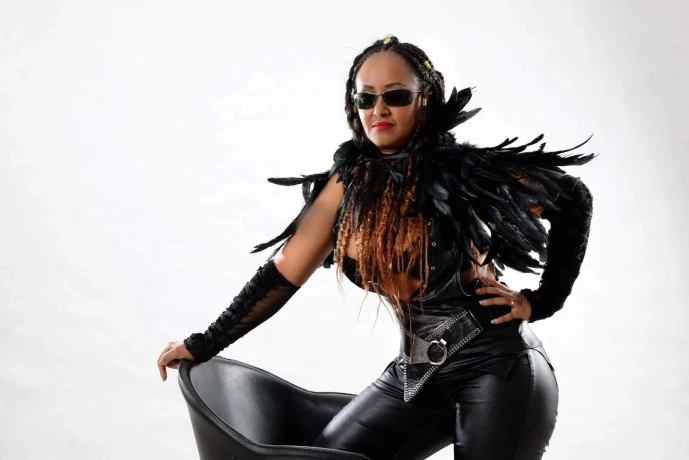 Jessi Domina Bis Zart — 1 / 5