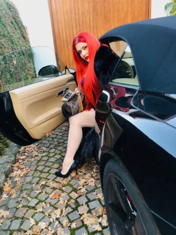 Mistress Nora Marinelli — 5 / 8