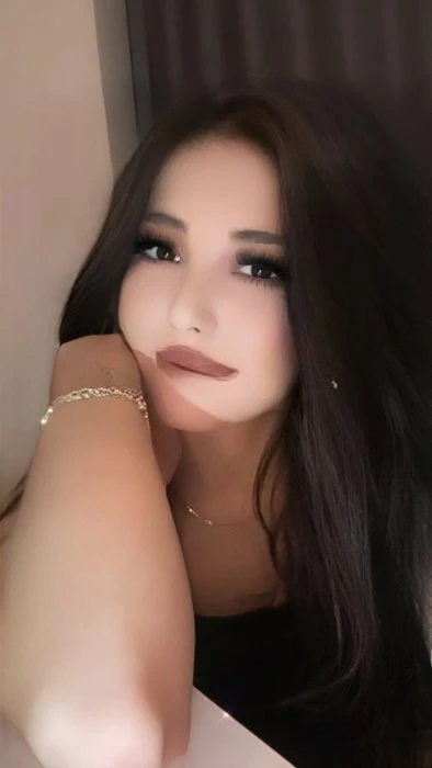 Nazli — 2 / 4