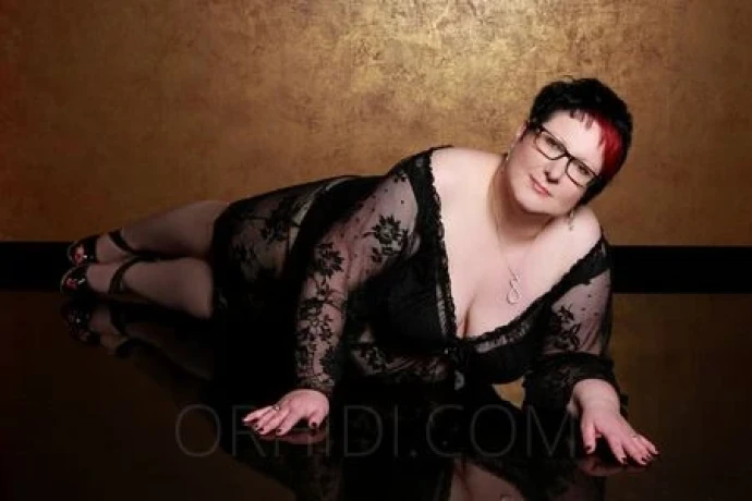 Lilly - molliger, deutscher Busentraum — 12 / 24