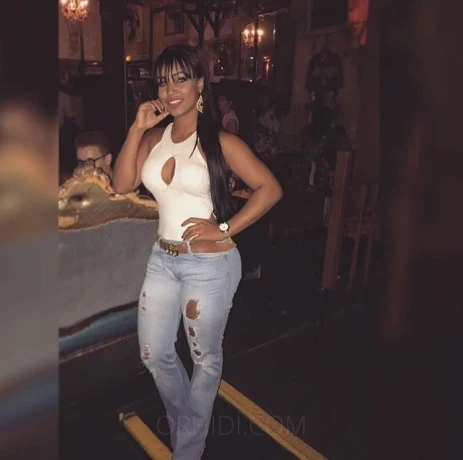 ELIZ FERRAZ — 2 / 8