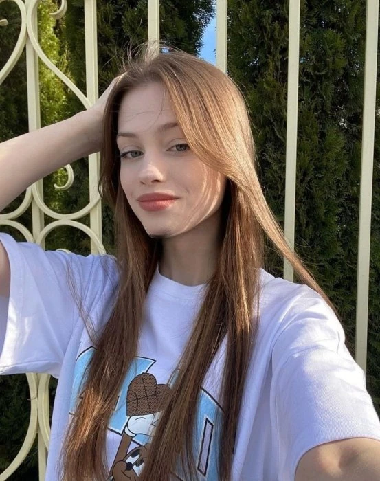 Gwen — 2 / 4