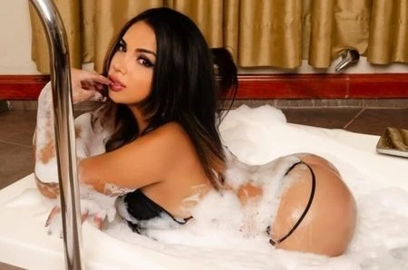 TS Thania Andrade — 9 / 20