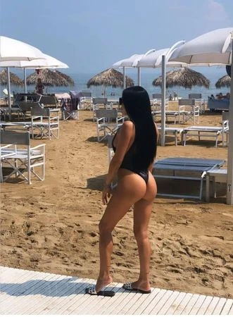 Selena — 2 / 4