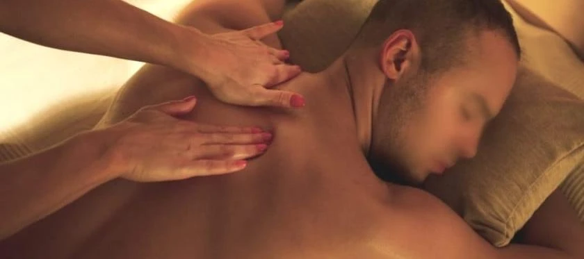 Luna Perpervers Massage Erotische Bodybody An Sex Mit Heissem Oel — 3 / 5