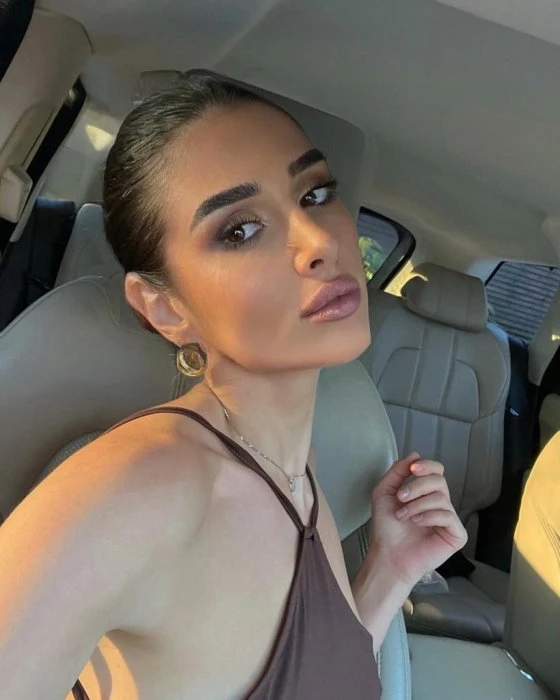 Stella — 3 / 5