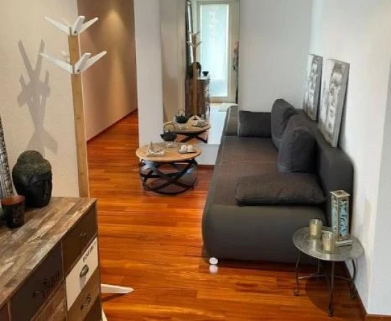 Eidgenossin Patricia Privat Naehe Schoenenwerd — 1 / 5