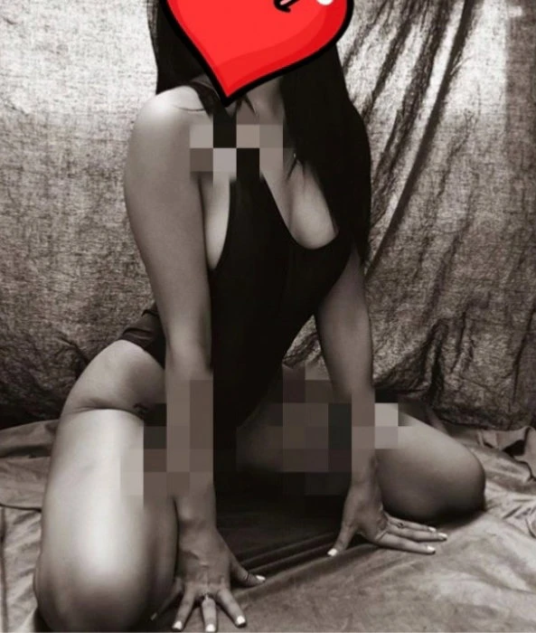 Mia — 2 / 4