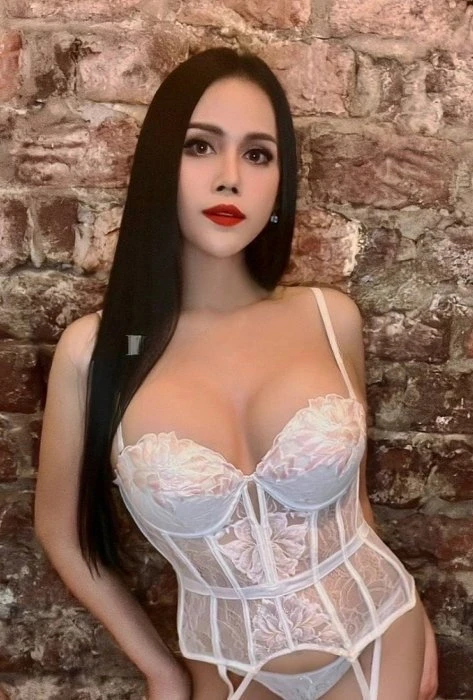 Sandy — 2 / 8