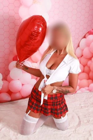 Olivia — 5 / 9