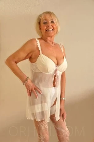 Christina heiße 62 jährige - Geimpft — 1 / 5