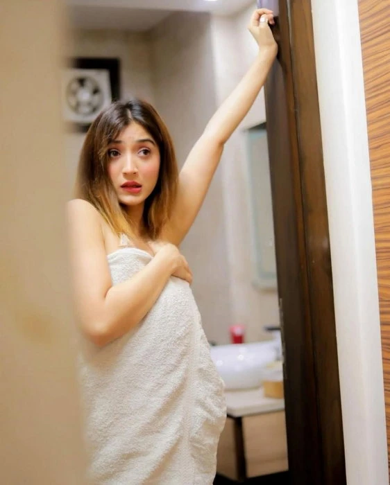 Tina Khan — 2 / 3