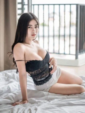 Beautiful Stranger Ericka — 1 / 3