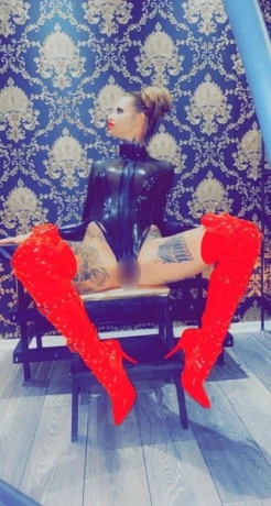 Mistress Valeria — 5 / 6