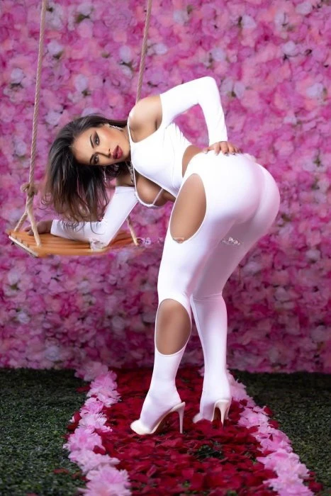 Luana — 2 / 9