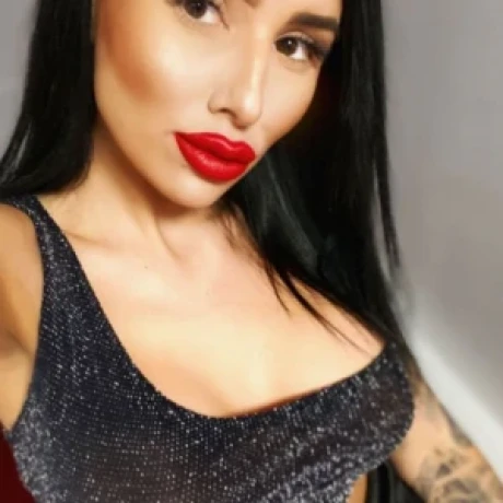 Amber Summers — 4 / 5