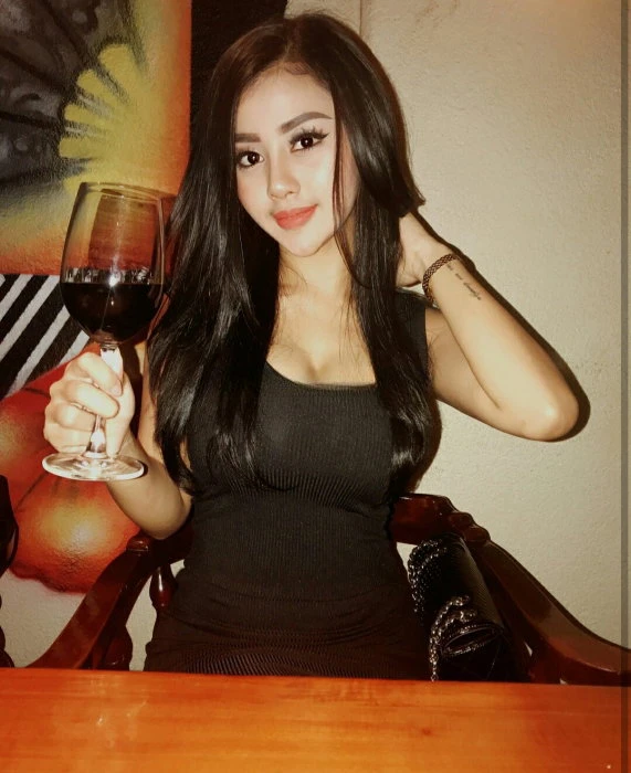 Be My King Babe my Name is Kim — 2 / 5