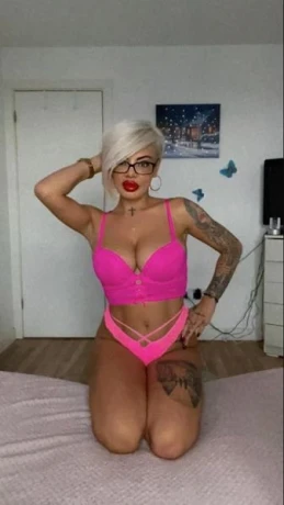 Hot Beatrice — 1 / 5