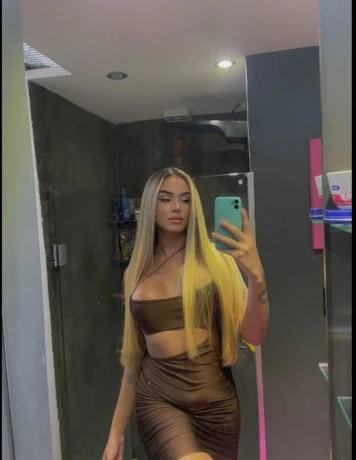 Trans Giselle Muller — 1 / 5