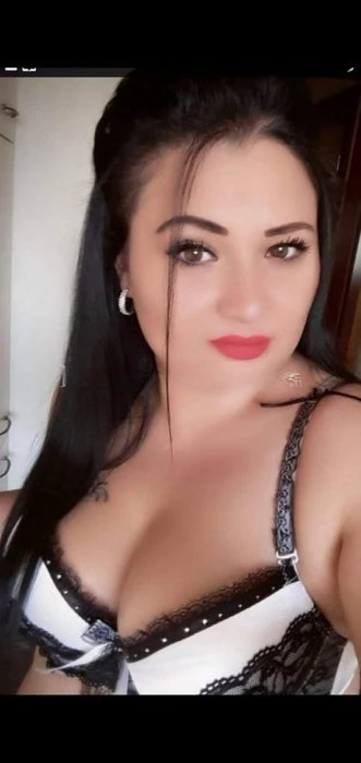 Claudia — 2 / 3