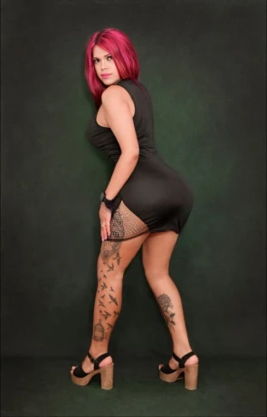 Nicole Leon — 1 / 12