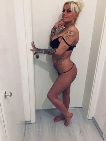 Mia Hilton — 4 / 5