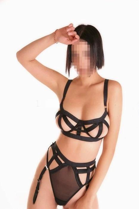Olivia — 3 / 5