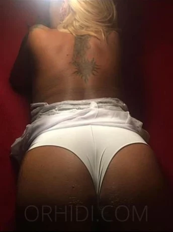 Reife Blondine — 3 / 4