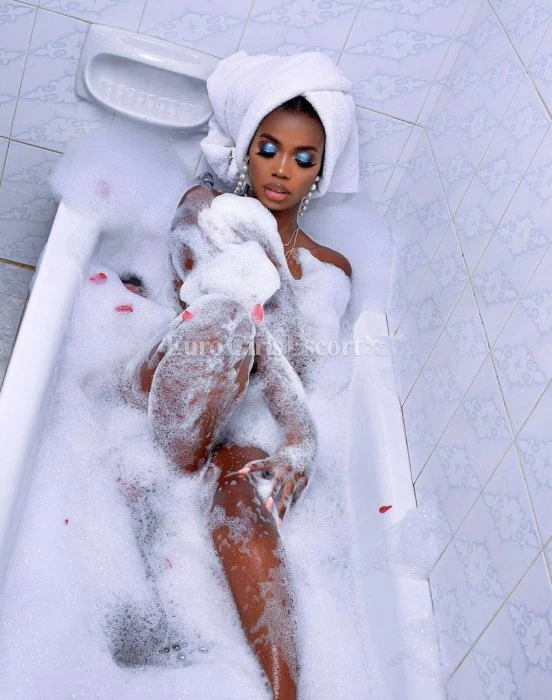 Melani Black — 2 / 3