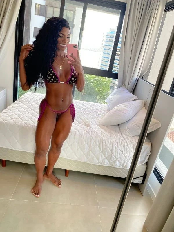 Suzy Mariana — 6 / 12