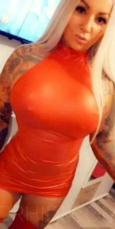Tattoomodel Gina blond P*rno — 5 / 24