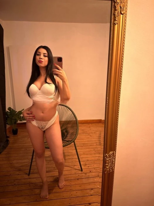 Romy, Escort, Waterloo
