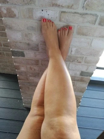 Blond Katy Milf — 1 / 5