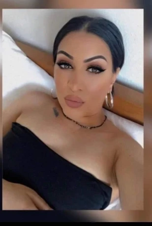 Hot Melissa 69 — 2 / 3