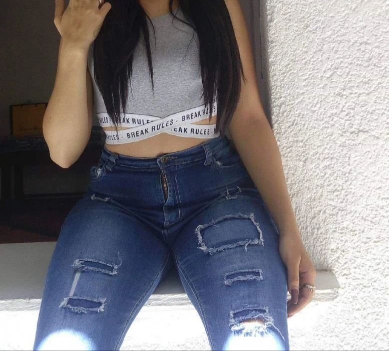 Mia — 2 / 5